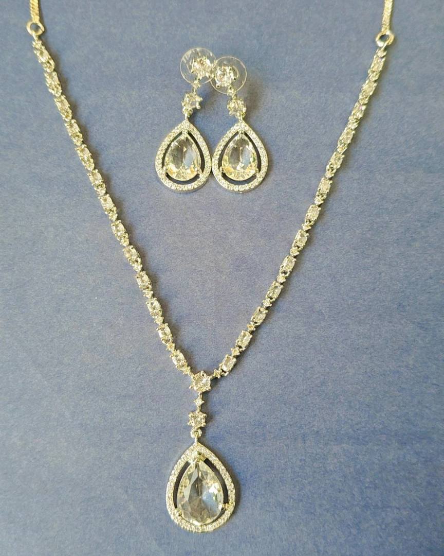 WHITE AMUKRA AMERICAN DIAMOND JEWELLERY SET
