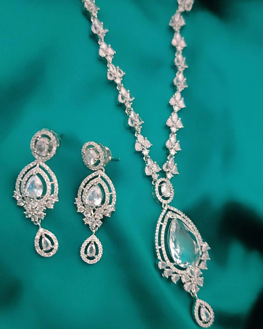 WHITE ARDEN AMERICAN DIAMOND JEWELLERY SET