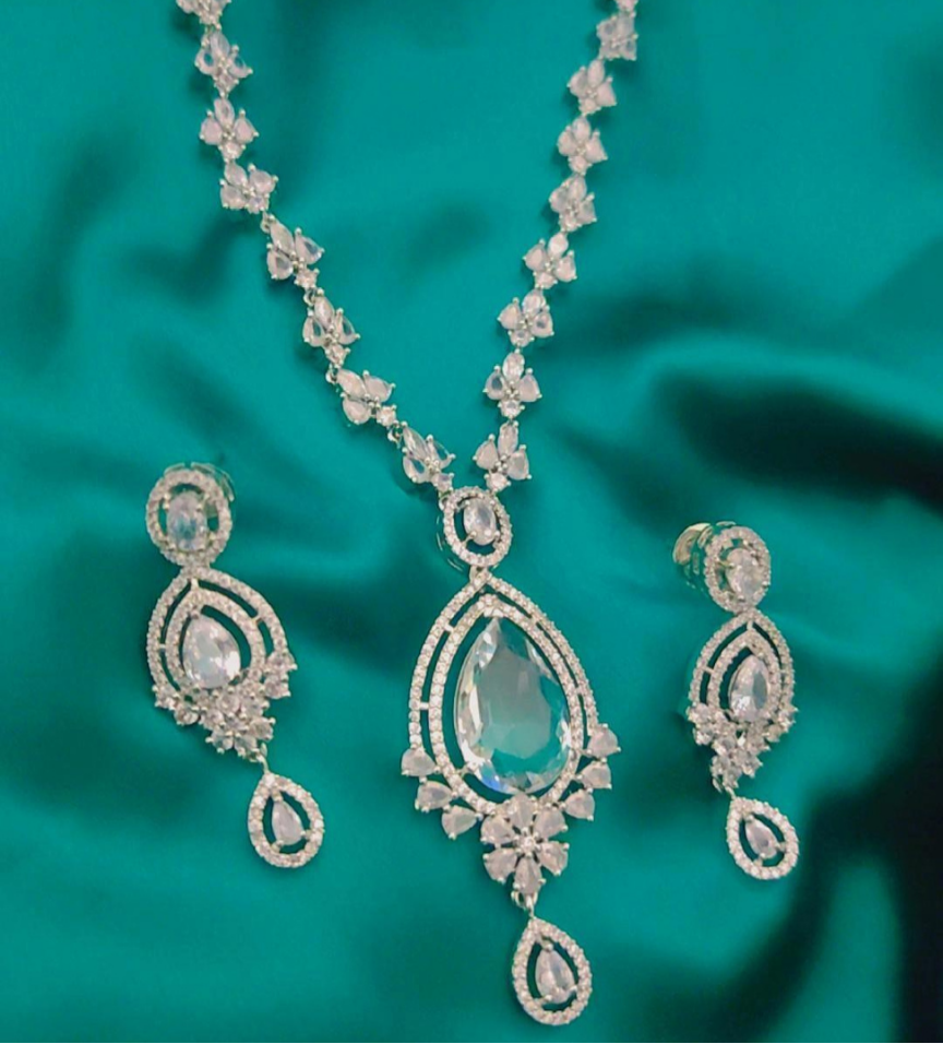 WHITE ARDEN AMERICAN DIAMOND JEWELLERY SET