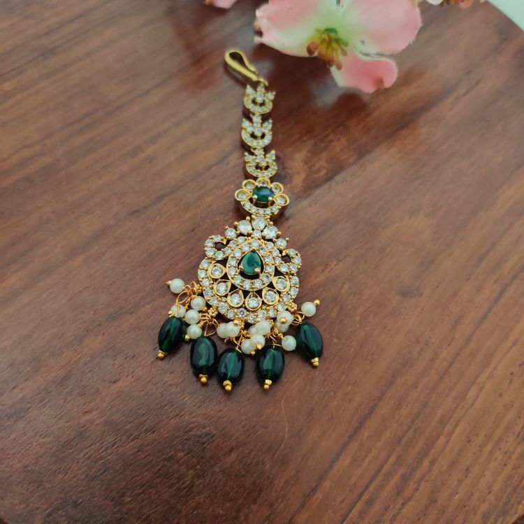 EMERALD NIRA MAANG TIKKA