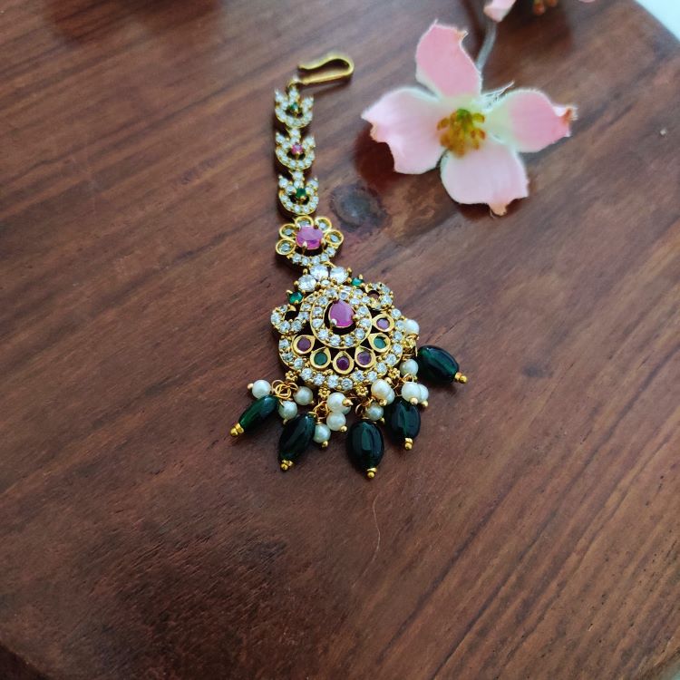 MULTICOLOR NIRA MAANG TIKKA