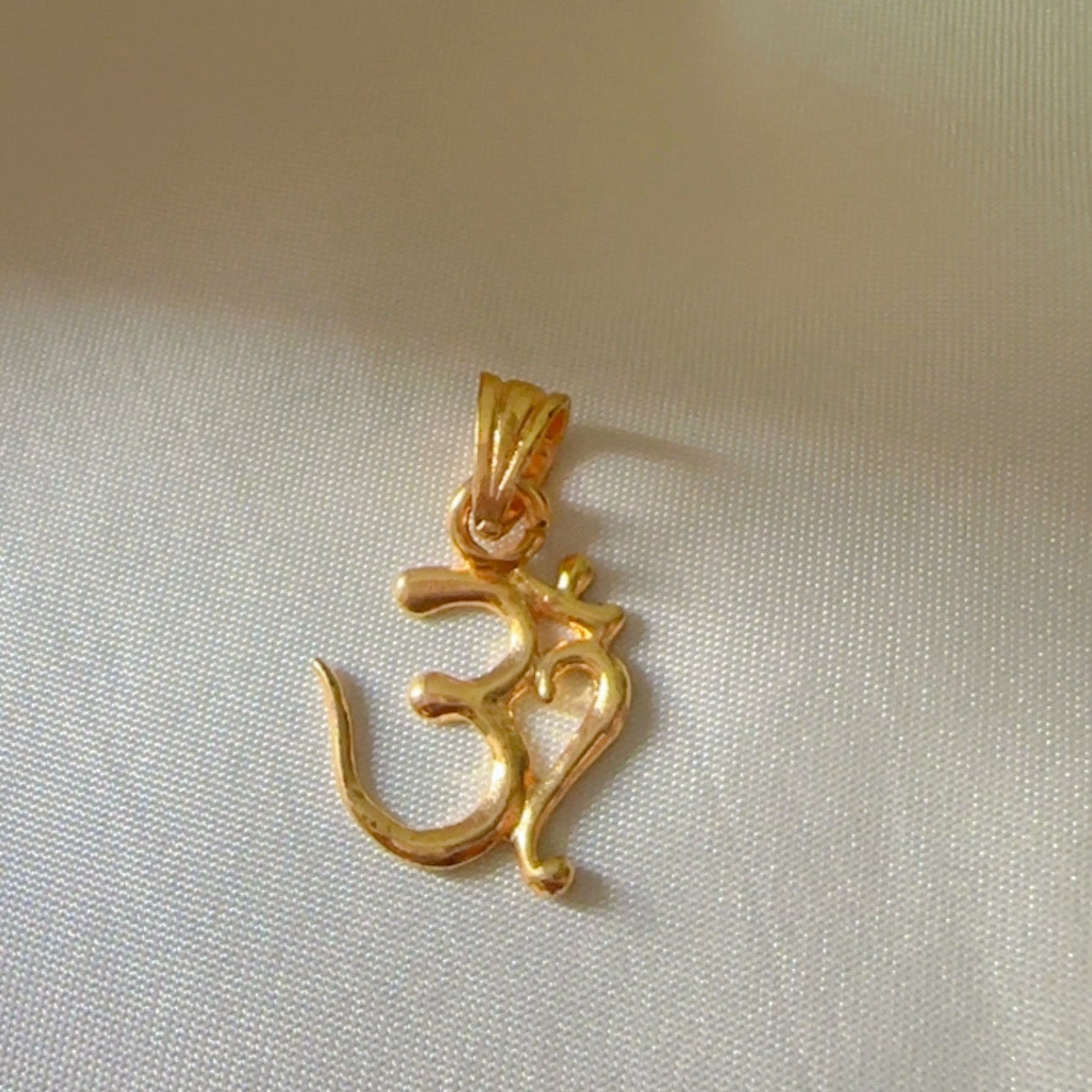 22K GOLD LOOK OM SHAPE PENDANT