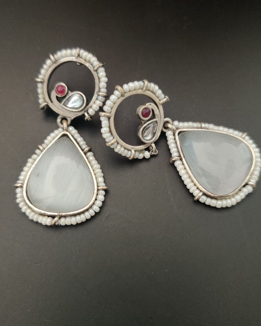 WHITE ANALA SILVER PLATED EARRINGS