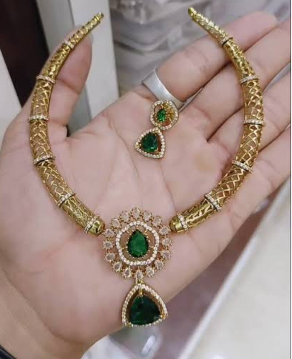 EMERALD MANJU WARRIER VICTORIAN JEWELLERY SET