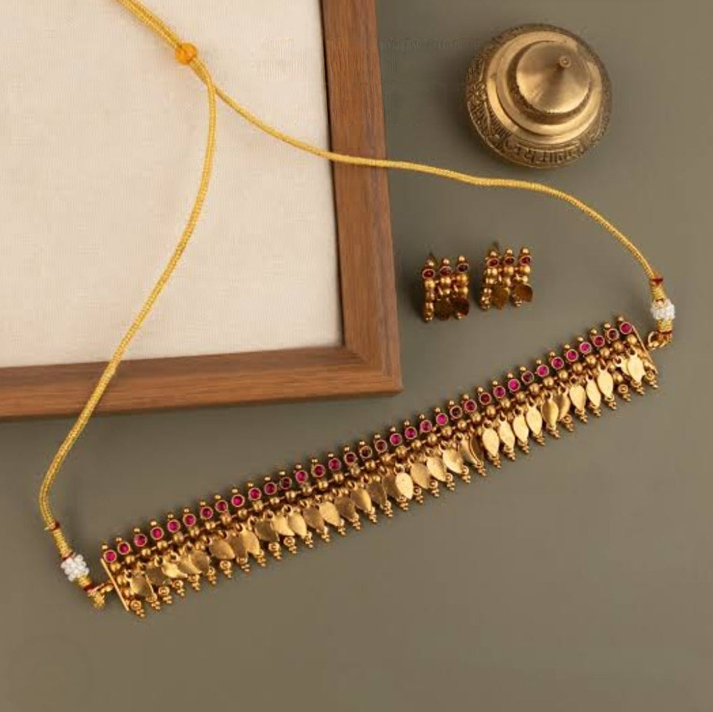 GOLDEN SAHANA ELAKKATHALI JEWELLERY SET