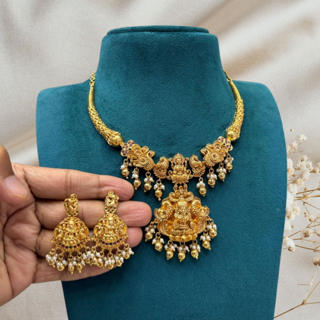 GOLDEN UMYAL JEWELLERY SET