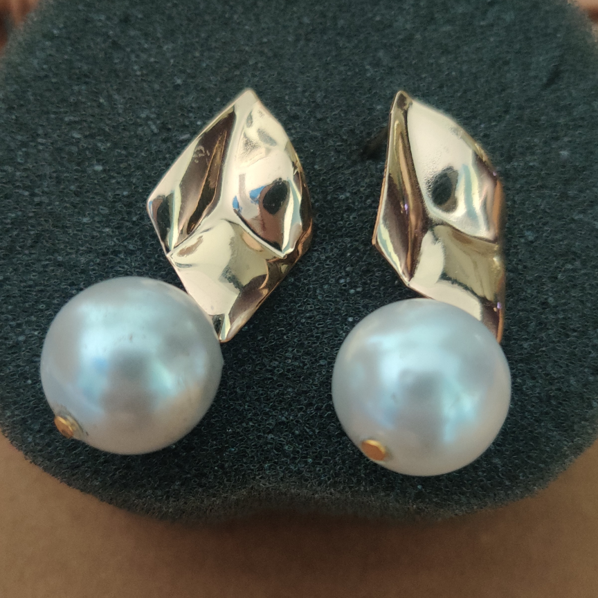 RITZ PEARL EARRINGS