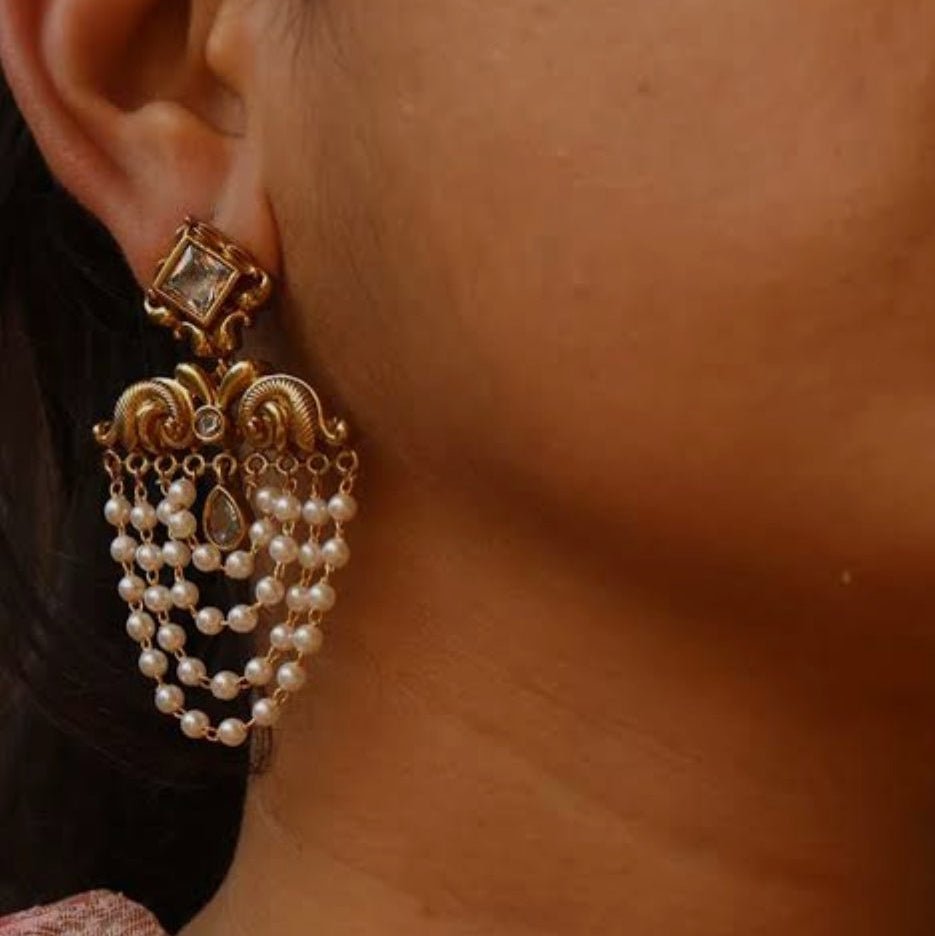 GOLDEN HIYARA PEARL EARRINGS