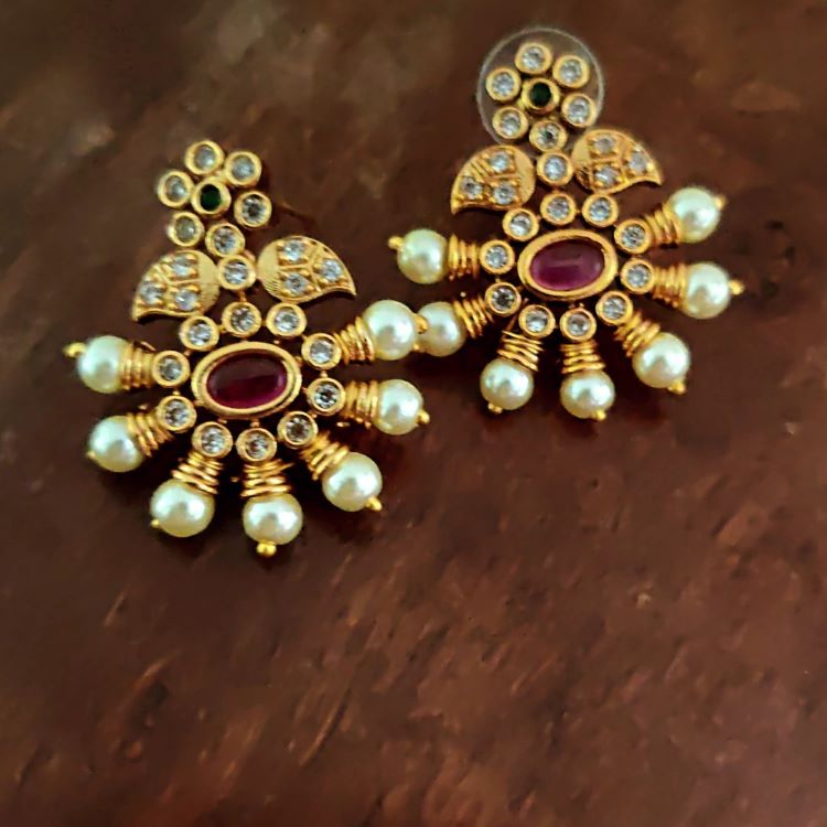 AZHAGU TEMPLE STUD EARRINGS