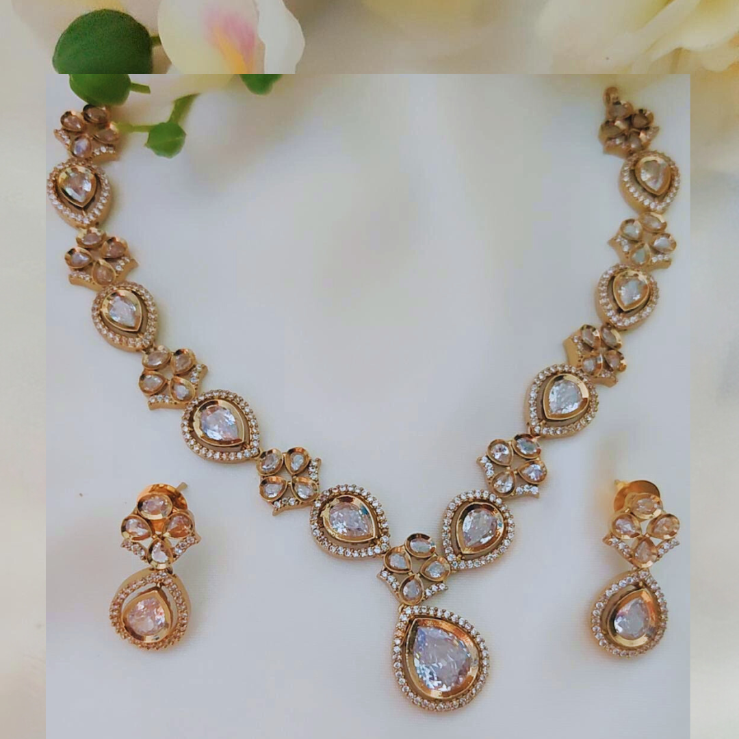 GOLDEN EILA ZIRCONIA JEWELLERY SET