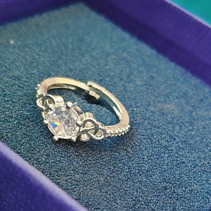 NITA ADJUSTABLE AMERICAN DIAMOND RING