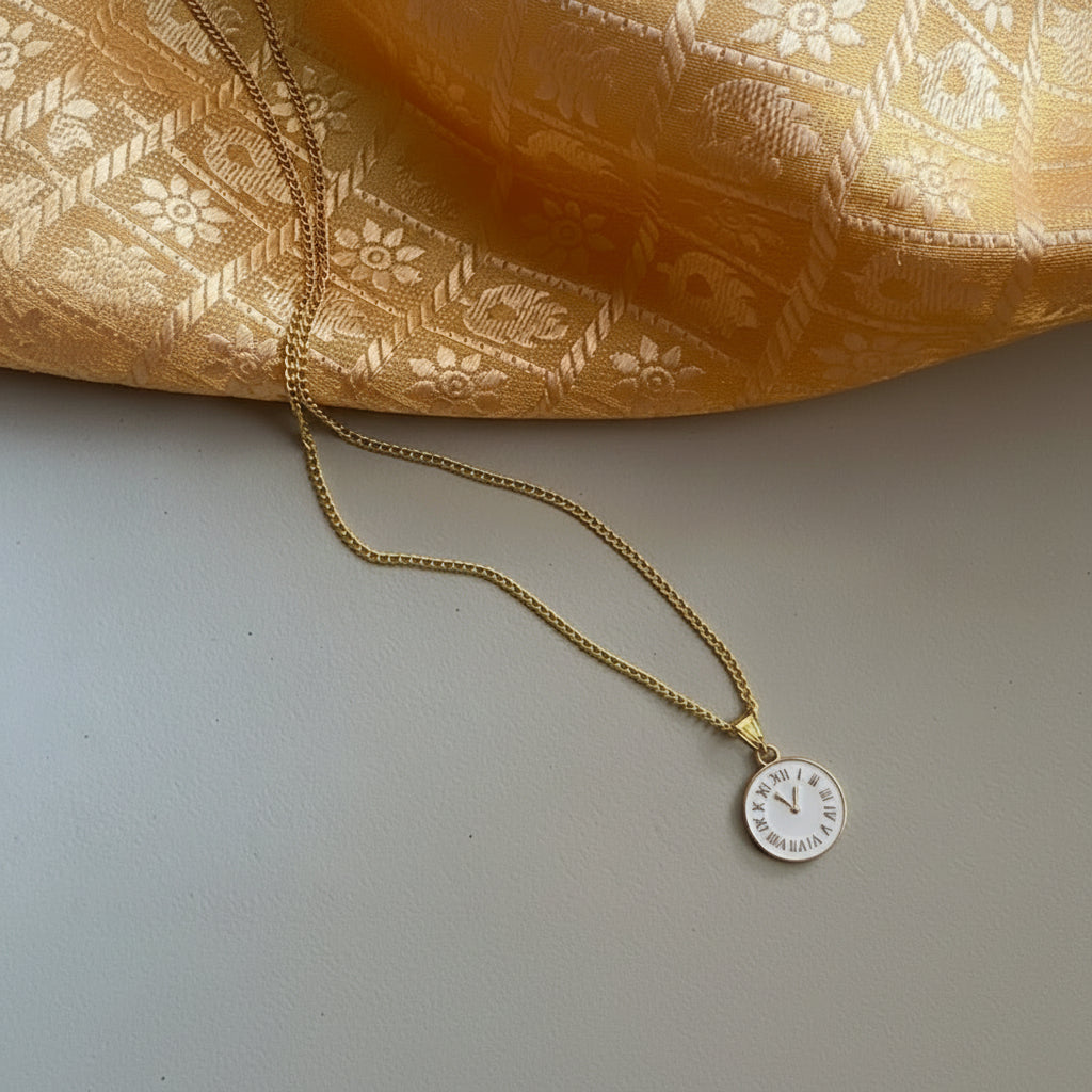 22K GOLD LOOK WHITE CLOCK SHORT CHAIN