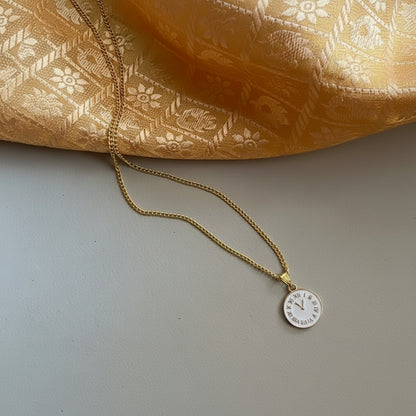 22K GOLD LOOK WHITE CLOCK SHORT CHAIN
