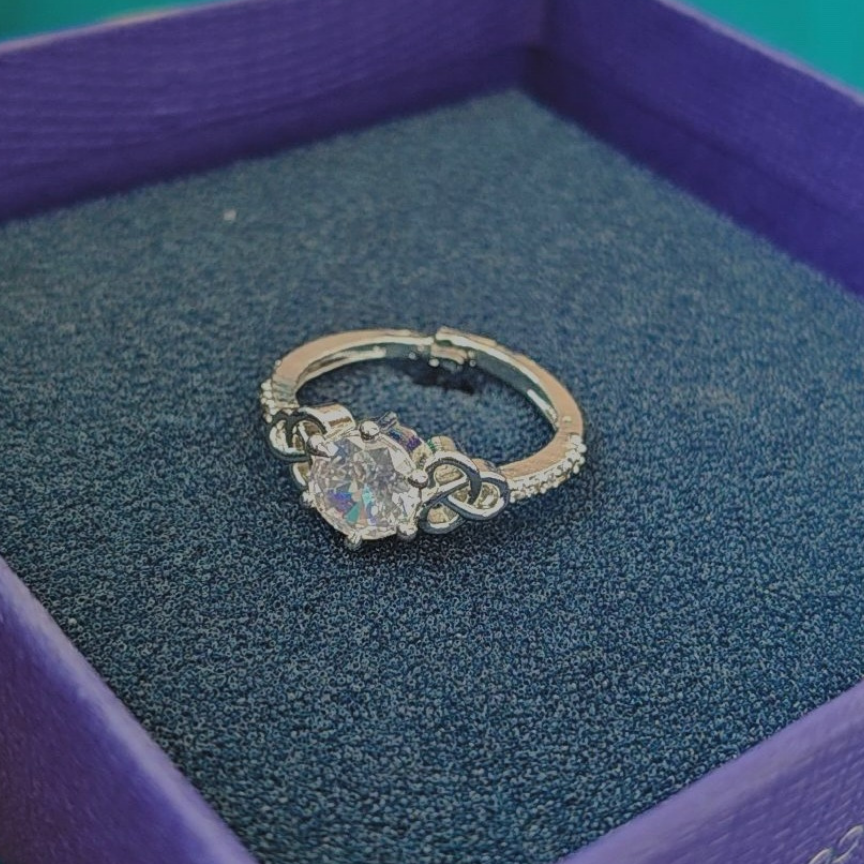 NITA ADJUSTABLE AMERICAN DIAMOND RING