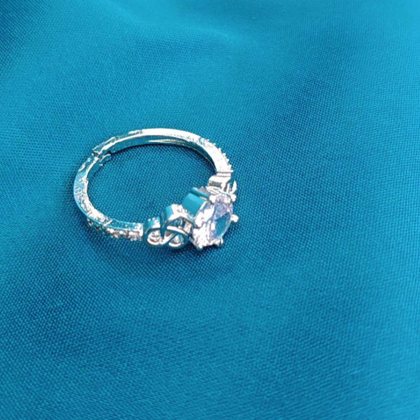 NITA ADJUSTABLE AMERICAN DIAMOND RING