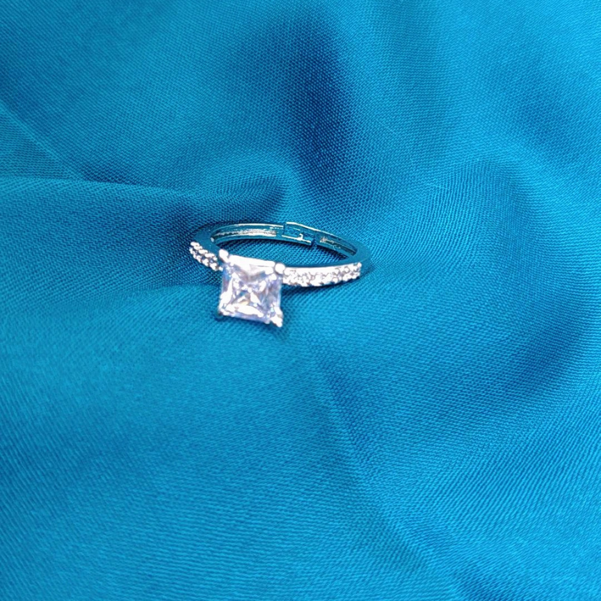 BRISMA ADJUSTABLE AMERICAN DIAMOND RING