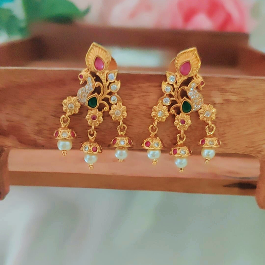 MULTICOLOR YANSHI STUD EARRINGS