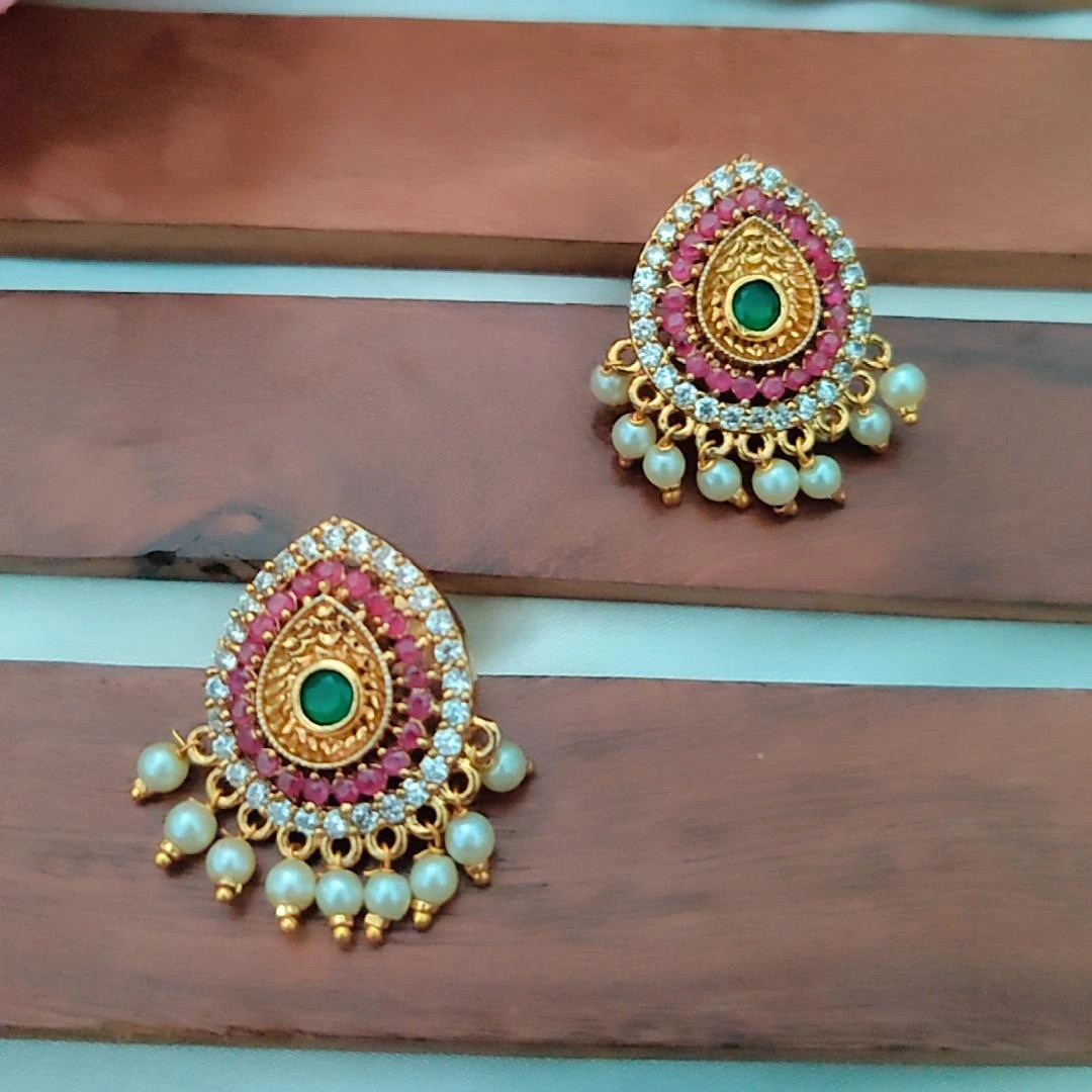 MULTICOLOR YADHANA STUD EARRINGS