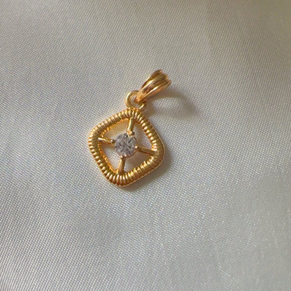 18K GOLD POLISH DIAMOND PENDANT