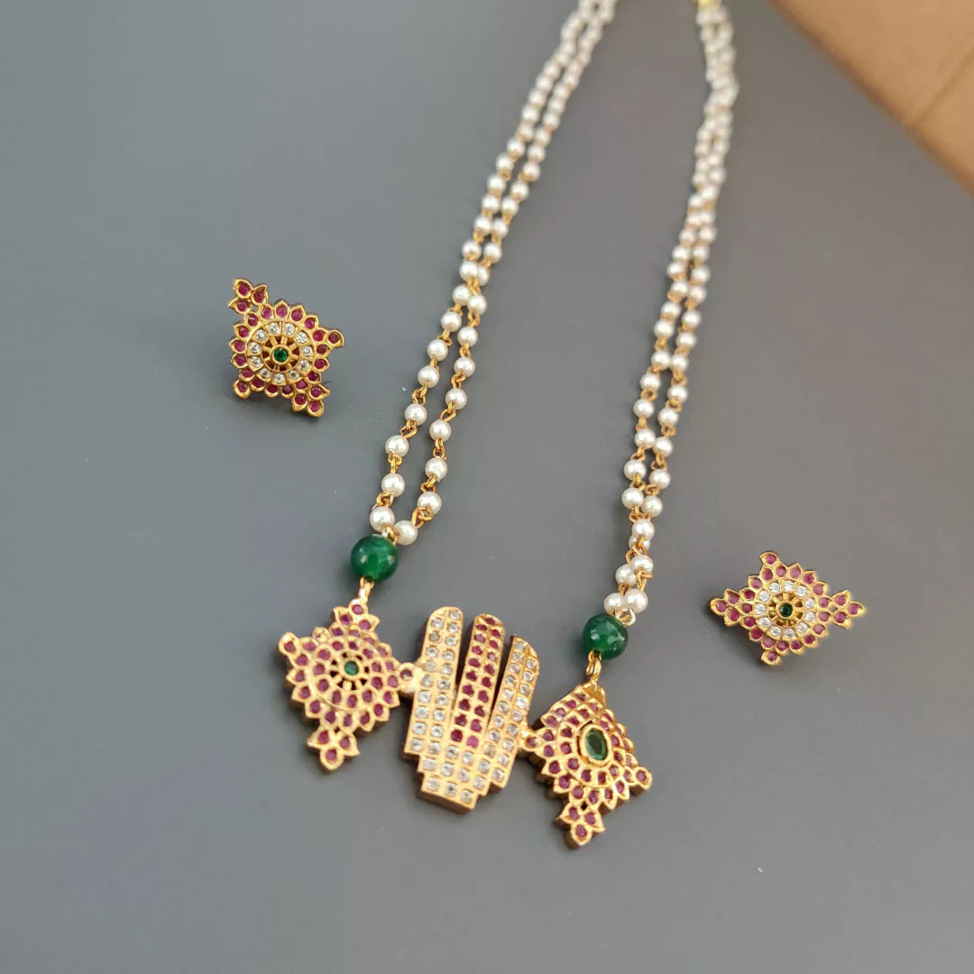 Trendy pearl chain set for women