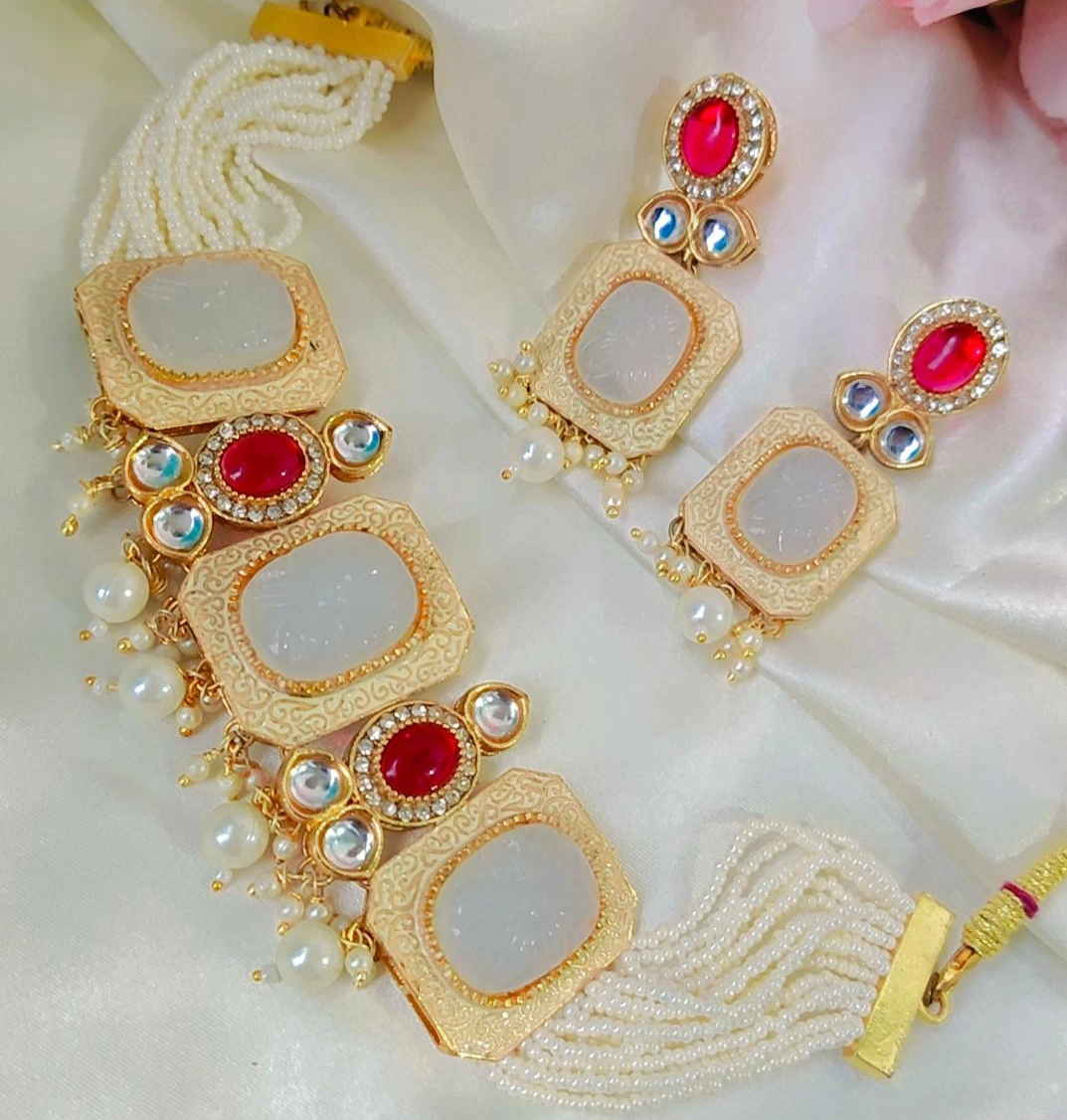 IVORY DEEPIKA KUNDAN JEWELLERY SET