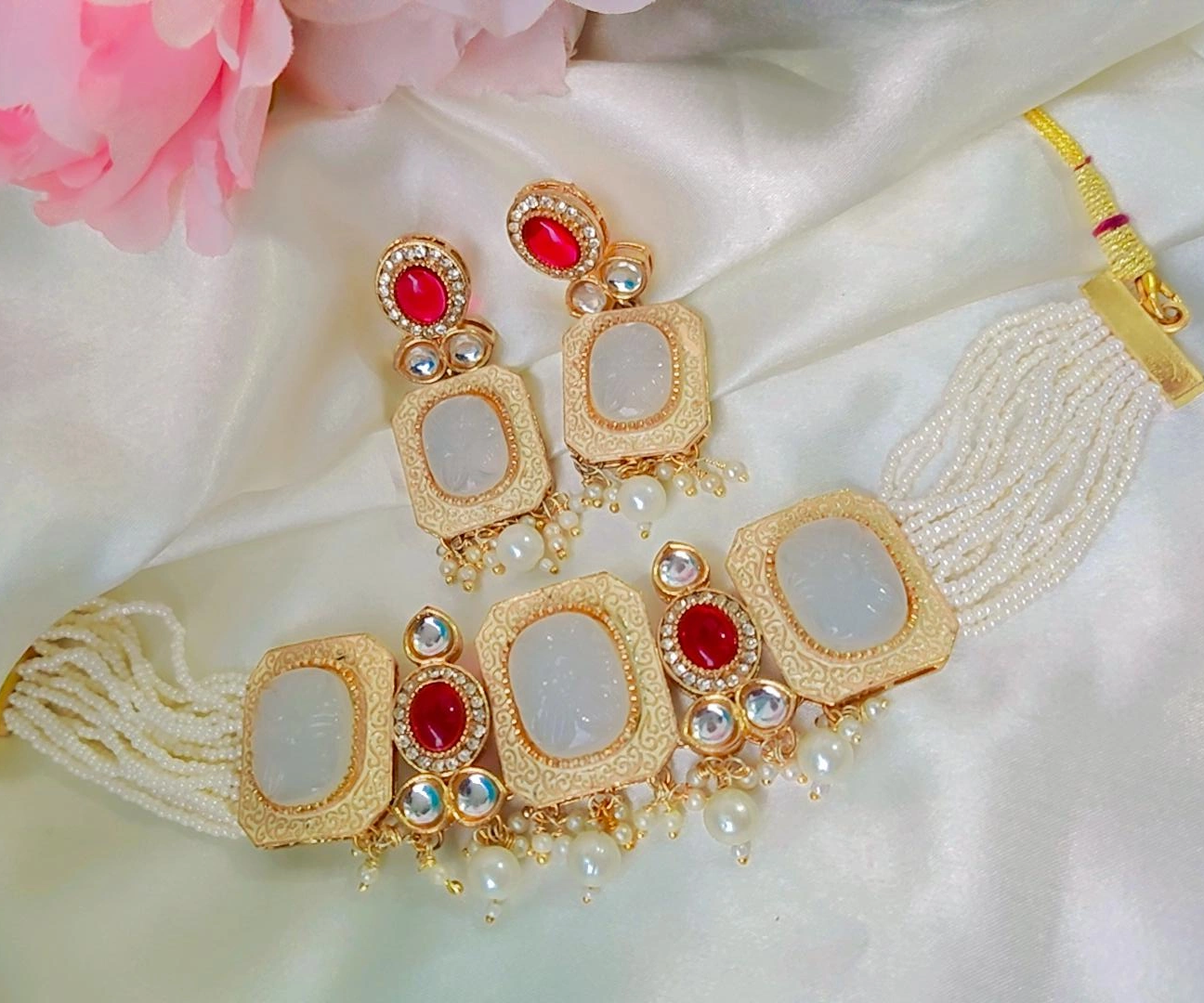 IVORY DEEPIKA KUNDAN JEWELLERY SET