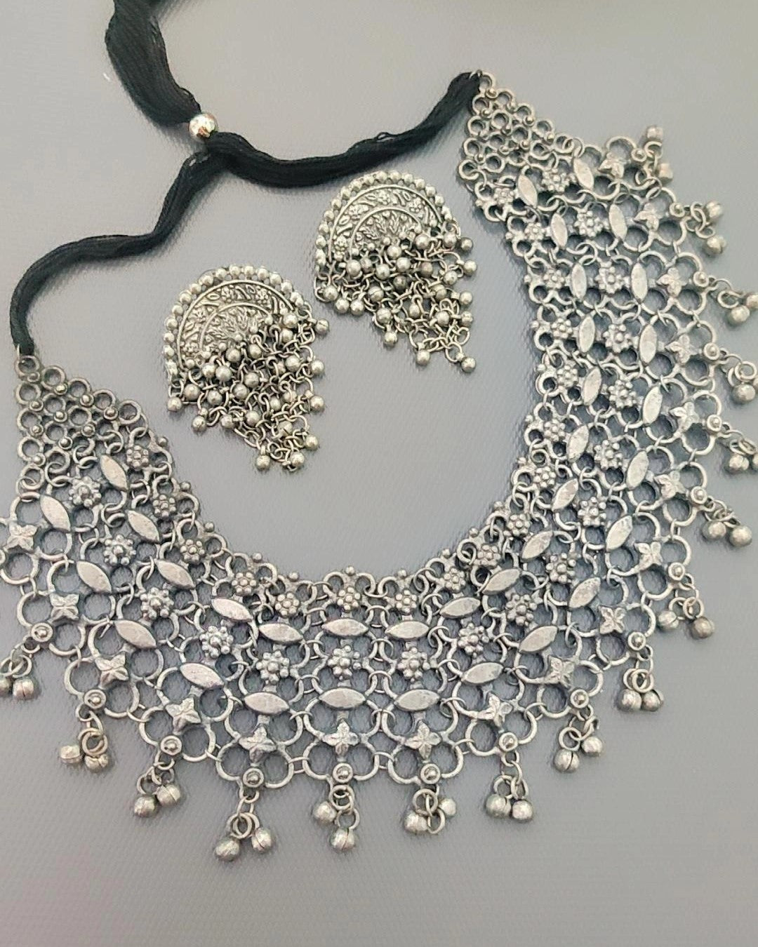 NEYSA SILVER PLATED JEWELLERY SET