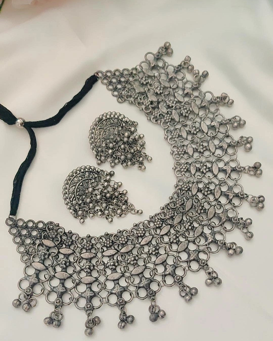 NEYSA SILVER PLATED JEWELLERY SET