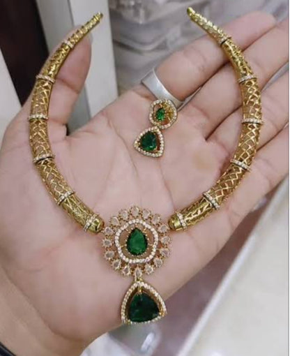 EMERALD MANJU WARRIER VICTORIAN JEWELLERY SET