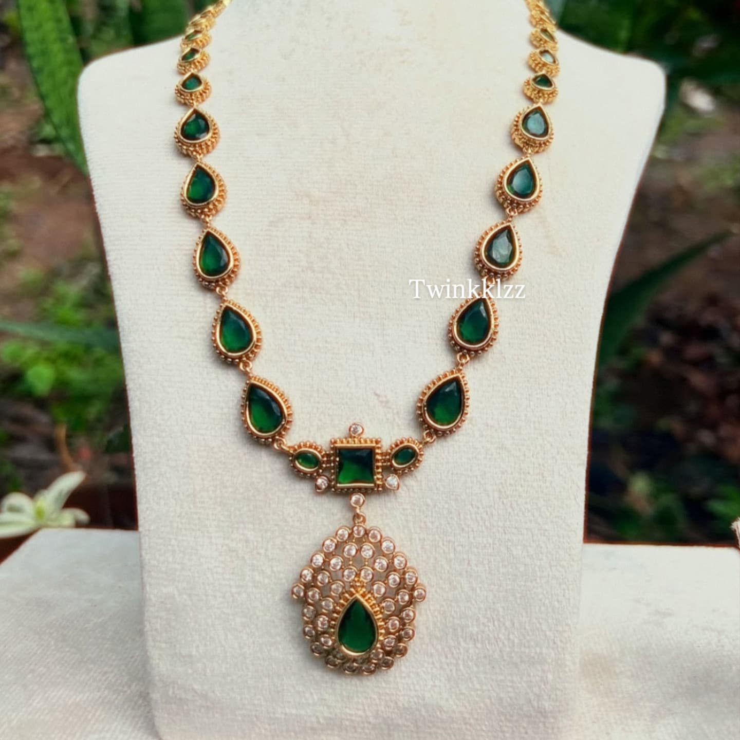 PREMIUM EMERALD JYOTHIKA LONG JEWELLERY SET