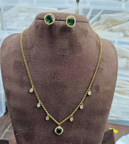 EMERALD MEHIK VICTORIAN CHAIN PENDANT SET