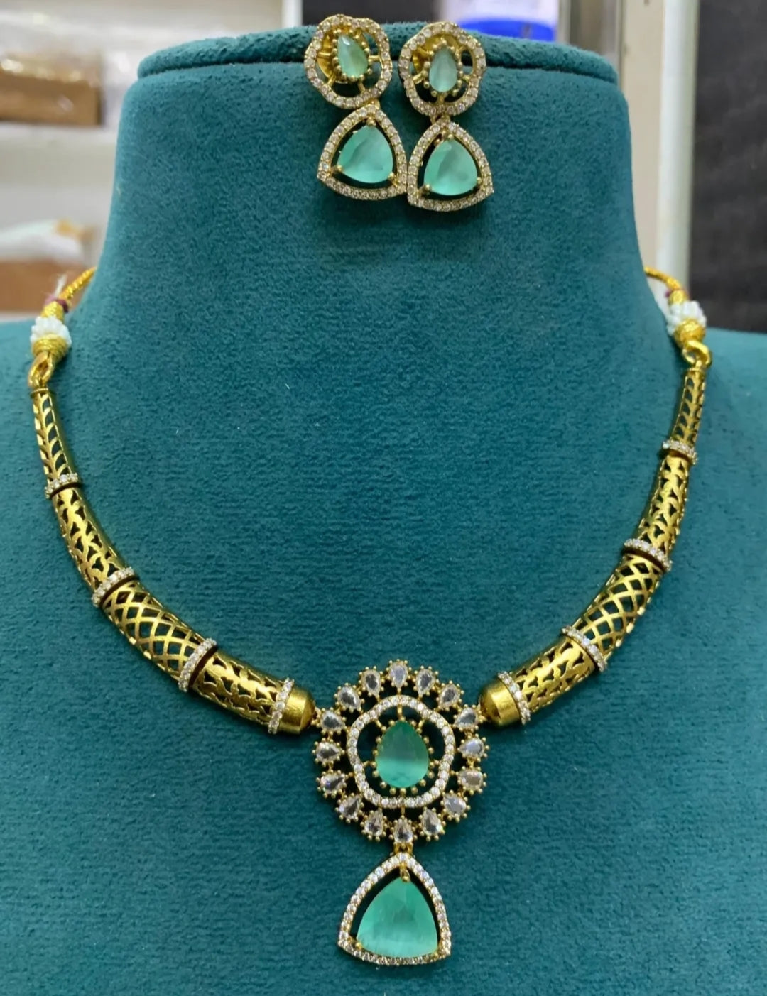 MINT MANJU WARRIER VICTORIAN JEWELLERY SET