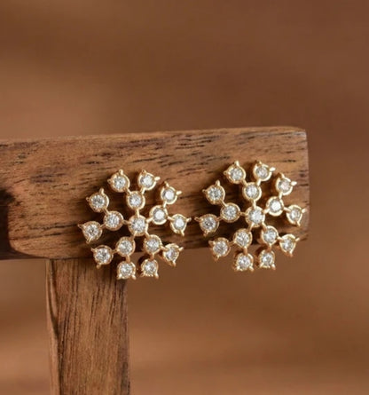 DIAMOND HIRA SIXTEEN STONE STUD EARRINGS