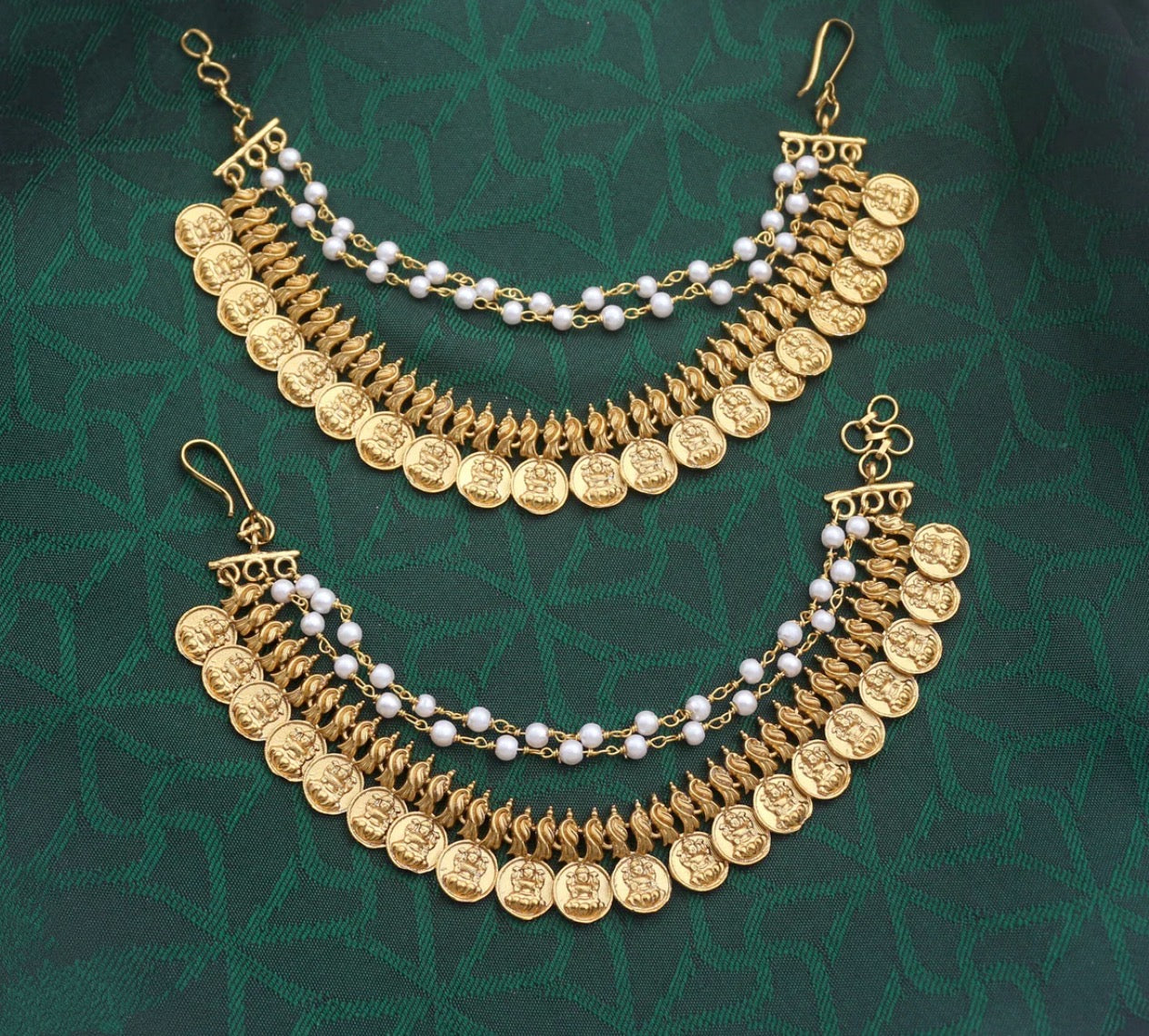PREMIUM COIN THREE LAYER PEARL EAR CHAIN