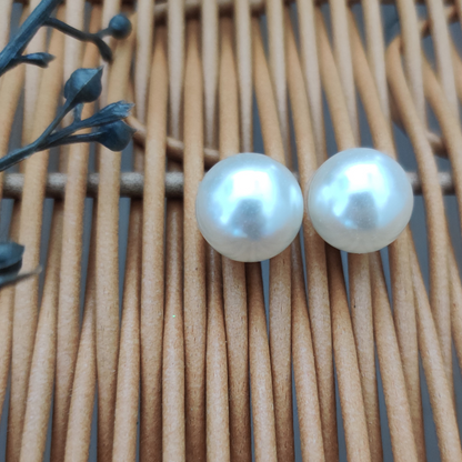 RIZWANA PEARL STUD EARRINGS