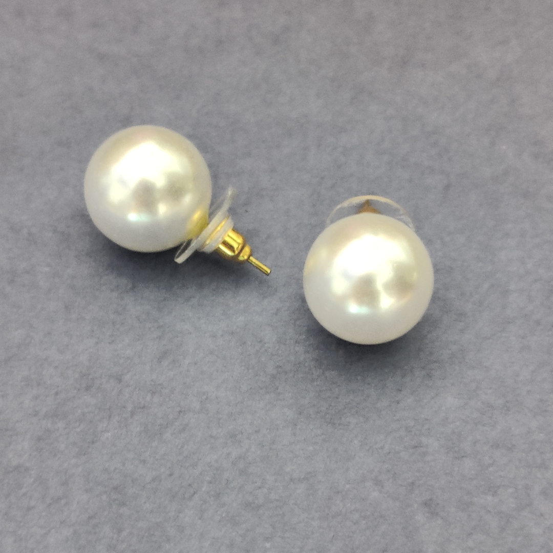 RIZWANA PEARL STUD EARRINGS
