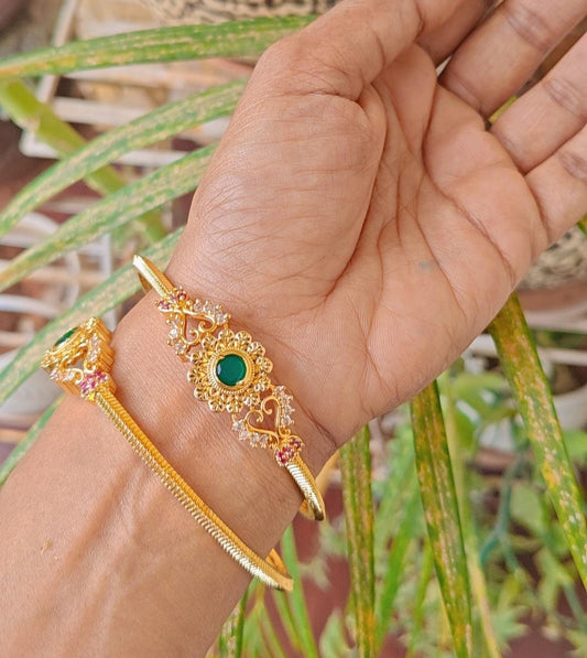 EMERALD MUGAPPU NAGAS BANGLES