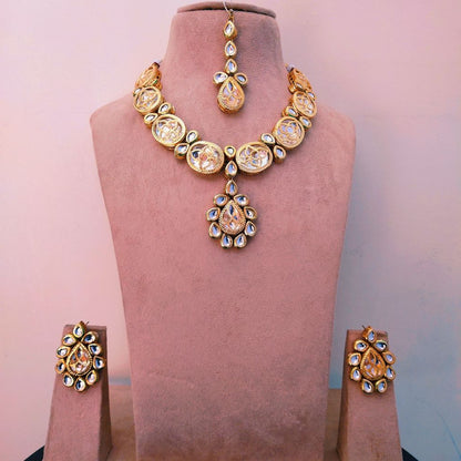 GOLDEN TYAANI KUNDAN JEWELLERY SET